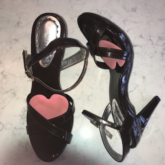 Gianni Bini Brown patent leather heels - Picture 1 of 4